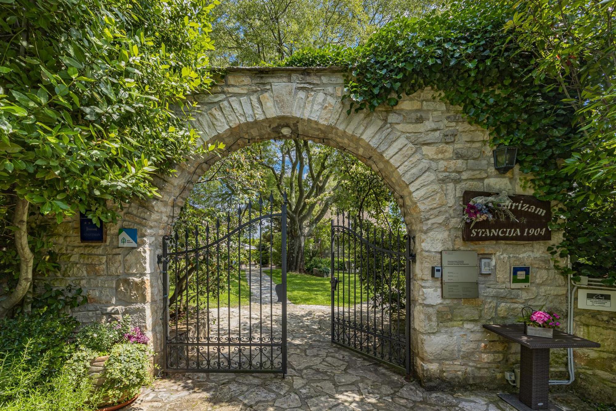 Boutique B&B Stancija 1904 Adults Only Svetvinčenat エクステリア 写真